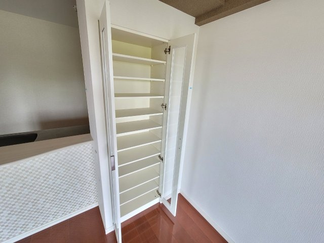 プリマヴェーラ花の木 弐番館の収納|収納スペースはとても広いです