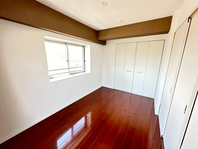 プリマヴェーラ花の木 弐番館の洋室|落ち着いた色調の洋室です