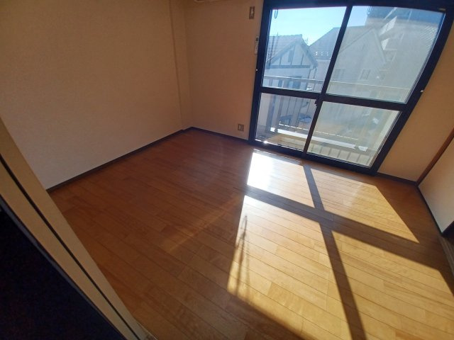 北原台ガーデンの居間・リビング|別号室の参考写真です。