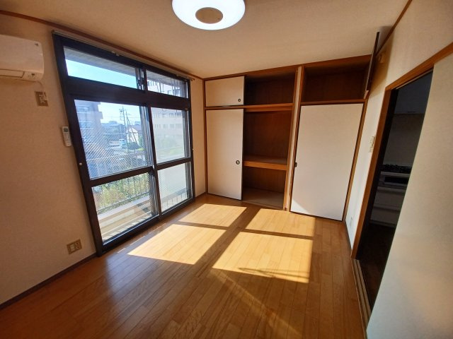 北原台ガーデンの居間・リビング|別号室の参考写真です。