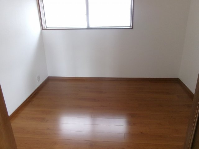 衣川貸家の洋室