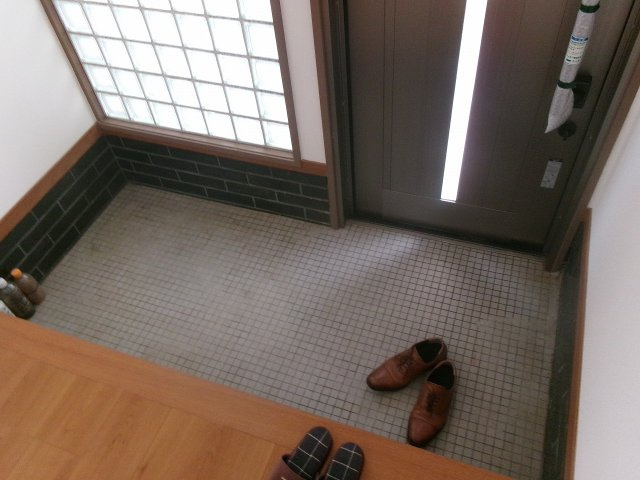 衣川貸家の玄関