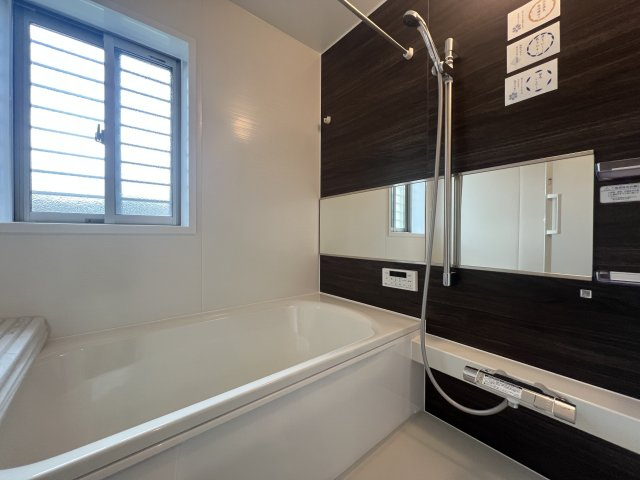朝日降り注ぐ東向き！気持ちは上向き！【金沢区東朝比奈１丁目】新築戸建の浴室|お風呂です
