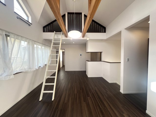 朝日降り注ぐ東向き！気持ちは上向き！【金沢区東朝比奈１丁目】新築戸建