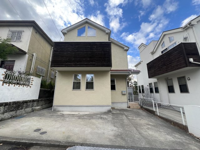 朝日降り注ぐ東向き！気持ちは上向き！【金沢区東朝比奈１丁目】新築戸建の外観|おしゃれな外観です