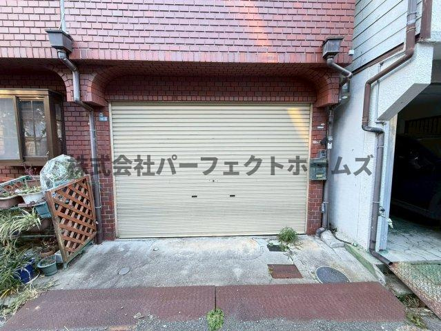 上神田2丁目テラスハウス　賃貸の駐車場|車をお持ちの方に嬉しい駐車場付きの物件です