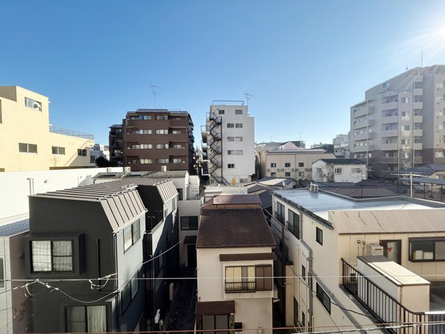 【展望】 | 御苑ハイム | 眼前に広がる空の雄大さと、このお部屋の自慢の一つである「眺望」をご覧ください。毎日、この景色を独り占めできる新生活に夢が広がります。～即日のご見学可能～　お問合せはお気軽にどうぞ。