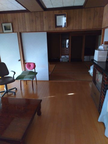 ６６２４９　岐阜市御望中古戸建ての居間・リビング