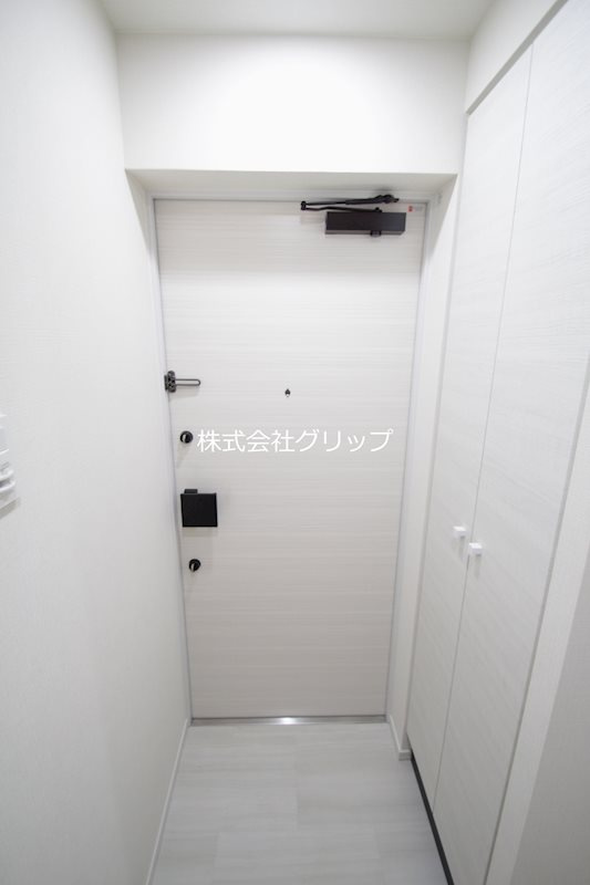 Le'a横濱関内弐番館の玄関