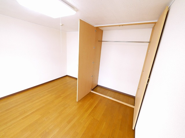 レオパレスエスパールビラの収納|たっぷりとした収納スペースです