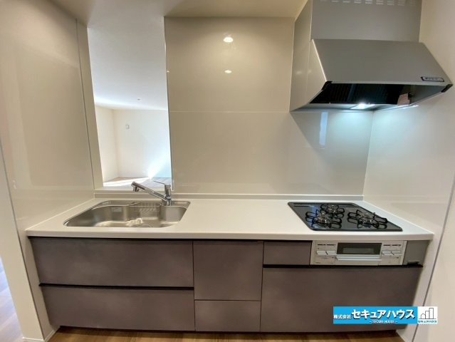 【今からご案内可能】東海市荒尾町木戸畑　全2棟のキッチン|【キッチン】
◆同時にたくさんの料理が調理できる。「焼く・蒸す・煮る」の工程を同時進行で進めることができるので、料理を素早く作ることができます。育児でバタバタ忙しいママに嬉しい♪