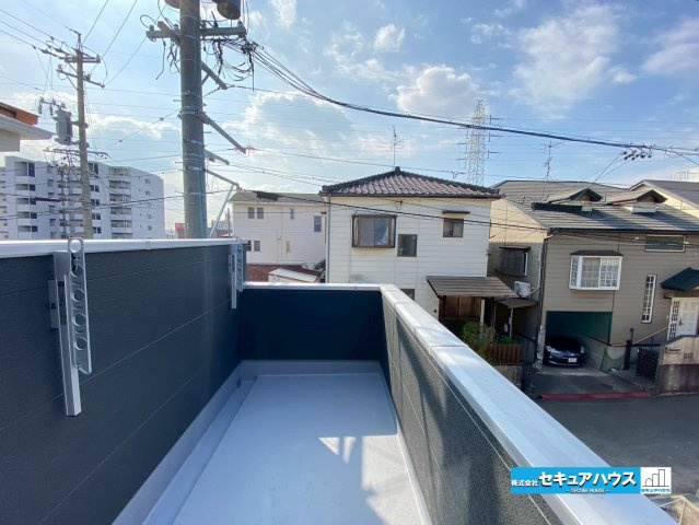 【今からご案内可能】東海市荒尾町木戸畑　全2棟のその他|【バルコニー】
◆見晴らしもよく、太陽の温かな温もりをめいっぱい受け止めてくれます。
太陽の光と爽やかな風を受けたお洗濯物はあっという間に乾き、取りこむ時には太陽の匂いを感じられそうですね。　