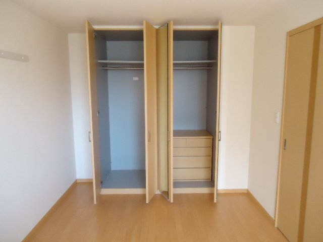 加古川市野口町野口のアパートの収納|クローゼット