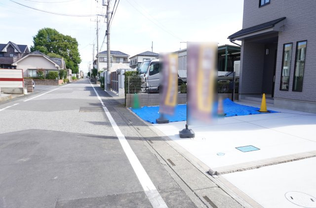 越谷市花田4丁目 新築分譲住宅 全5棟 A号棟の前面道路含む現地写真
