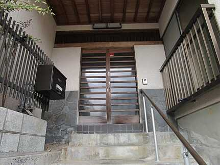 広島市東区牛田早稲田２丁目　中古住宅の玄関