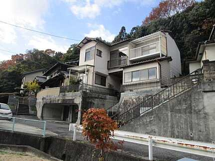 広島市東区牛田早稲田２丁目　中古住宅の前面道路含む現地写真