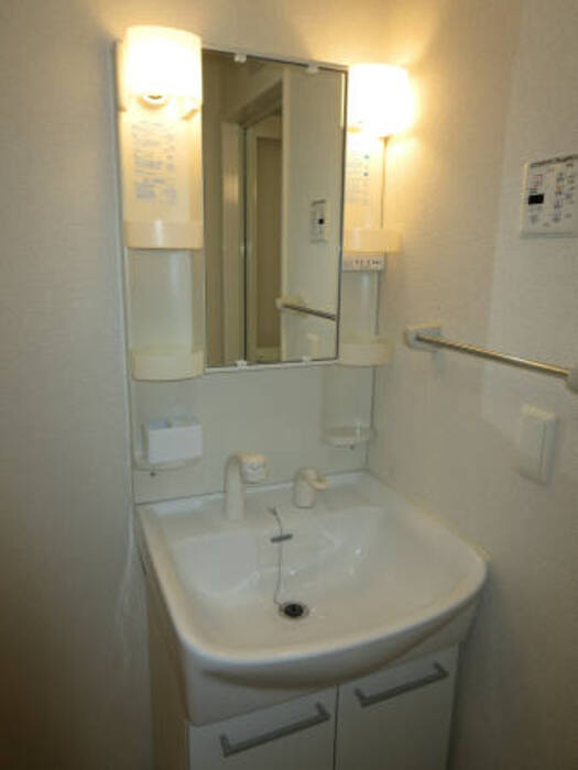 グランドソレイユ光の森 B棟の洗面所