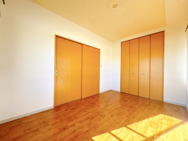 Ｏｒａｎｇｅハイツの内装|広々とした洋室です