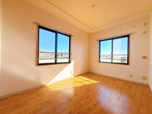 Ｏｒａｎｇｅハイツの内装|ゆったりした洋室です