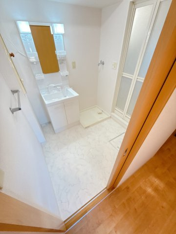 Ｏｒａｎｇｅハイツの洗面所|脱衣スペースもあります