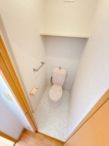 Ｏｒａｎｇｅハイツのトイレ|落ち着いた色調のトイレです