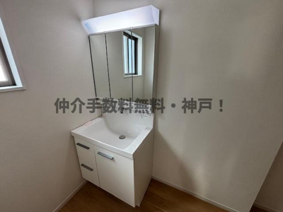 【独立洗面台】 | 明石市太寺天王町　新築戸建2号棟　仲介手数料無料！ | 独立洗面化粧台が付いています