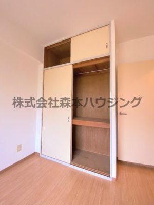 【収納】 | 　ヴィラージュ私市 | ※同タイプ別室の写真となります。
　設備内容など相違がある場合あくまで現状優先となります。
