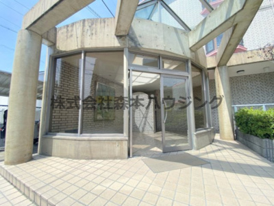 【エントランス】 | 　ヴィラージュ私市 | エントランスです