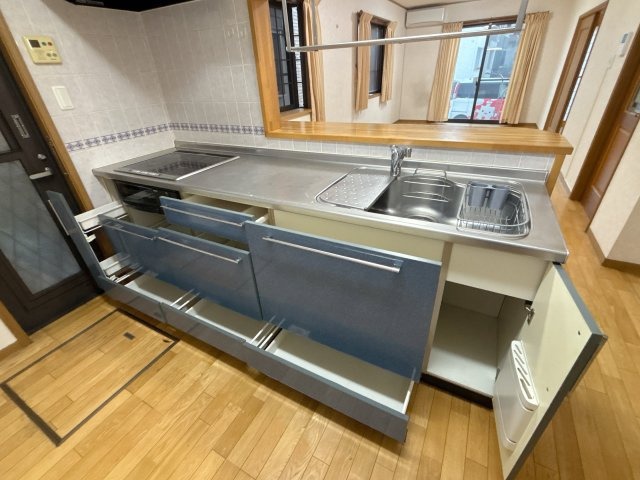 知多市八幡里の前戸建のキッチン