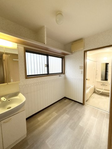 知多市八幡里の前戸建の洗面所