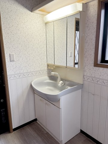 知多市八幡里の前戸建の独立洗面台