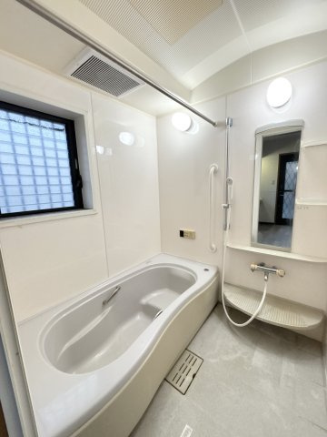 知多市八幡里の前戸建の浴室