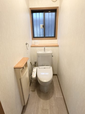 知多市八幡里の前戸建のトイレ