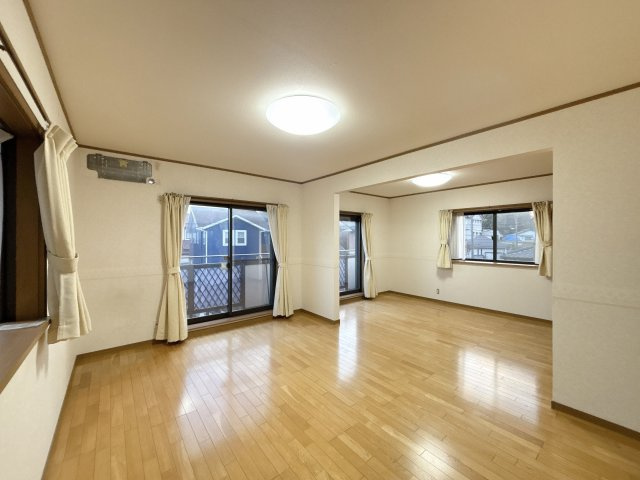 知多市八幡里の前戸建の洋室