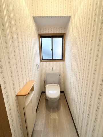 知多市八幡里の前戸建のトイレ