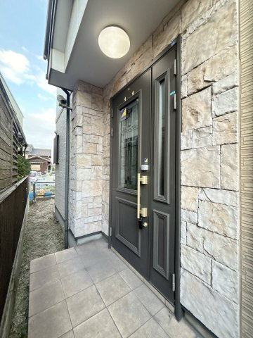 知多市八幡里の前戸建のエントランス