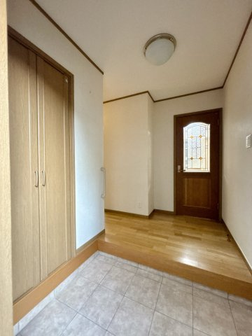 知多市八幡里の前戸建の玄関