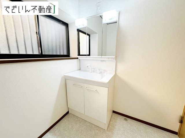 【独立洗面台】 | 東松山市西本宿　中古住宅   | 現地(2025年12月撮影)