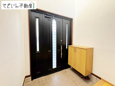 【玄関】 | 東松山市西本宿　中古住宅   | 現地(2025年12月撮影)