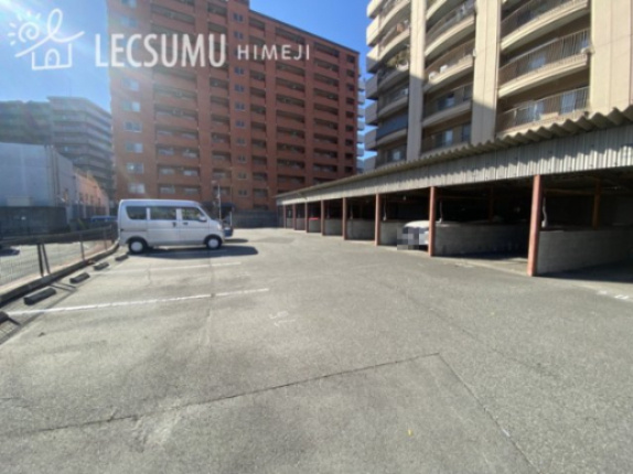 壱番館今宿の駐車場