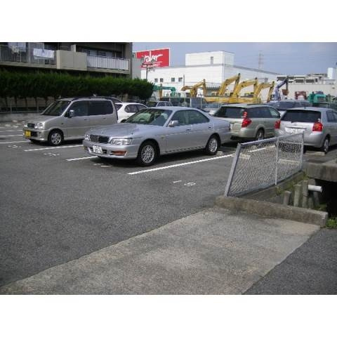 ダイヤハイツ大樹寺の駐車場