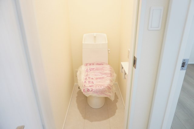 越谷市花田4丁目 新築分譲住宅 全5棟 C号棟のトイレ|2階