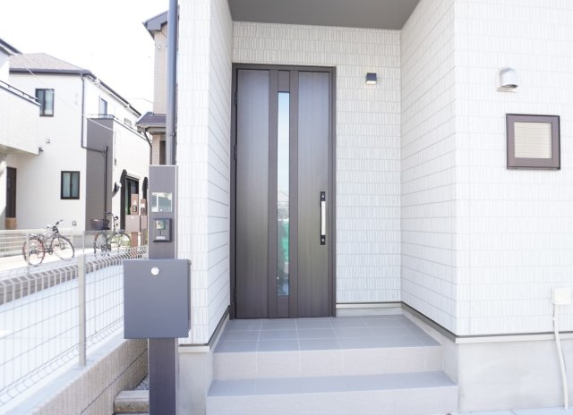 越谷市花田4丁目 新築分譲住宅 全5棟 C号棟の玄関