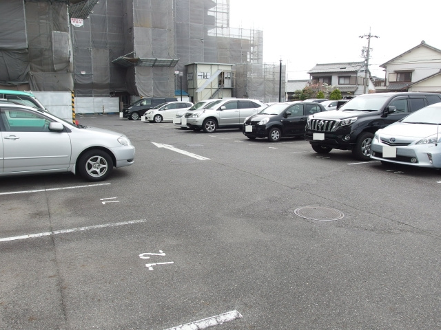 ユーハウス第５岡崎の駐車場