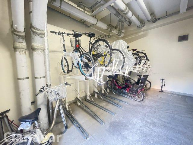 グランドパーク入谷クレアーレの駐輪場|ドキドキの新生活も、安心してスタート。ぴったりの住まいを見つけませんか？クランディアが一緒に住まい選びをサポートします‼　まずは、お気軽にお問合せください　＃クランディア