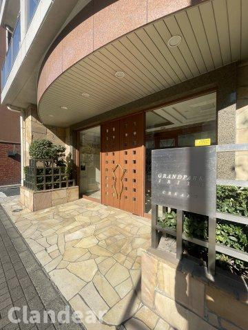 グランドパーク入谷クレアーレのエントランス|ドキドキの新生活も、安心してスタート。ぴったりの住まいを見つけませんか？クランディアが一緒に住まい選びをサポートします‼　まずは、お気軽にお問合せください　＃クランディア