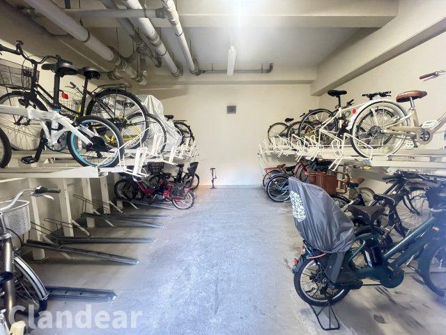 グランドパーク入谷クレアーレの駐車場|ドキドキの新生活も、安心してスタート。ぴったりの住まいを見つけませんか？クランディアが一緒に住まい選びをサポートします‼　まずは、お気軽にお問合せください　＃クランディア