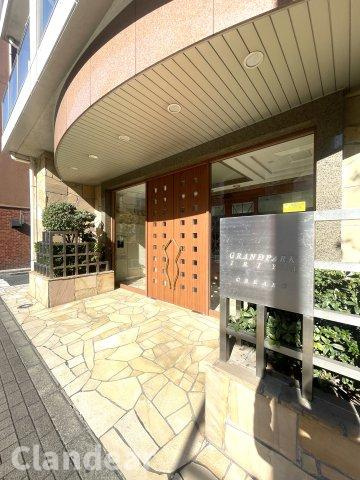 グランドパーク入谷クレアーレのエントランス|ドキドキの新生活も、安心してスタート。ぴったりの住まいを見つけませんか？クランディアが一緒に住まい選びをサポートします‼　まずは、お気軽にお問合せください　＃クランディア