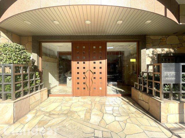 グランドパーク入谷クレアーレのエントランス|ドキドキの新生活も、安心してスタート。ぴったりの住まいを見つけませんか？クランディアが一緒に住まい選びをサポートします‼　まずは、お気軽にお問合せください　＃クランディア