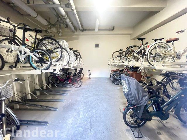 グランドパーク入谷クレアーレの駐車場|ドキドキの新生活も、安心してスタート。ぴったりの住まいを見つけませんか？クランディアが一緒に住まい選びをサポートします‼　まずは、お気軽にお問合せください　＃クランディア